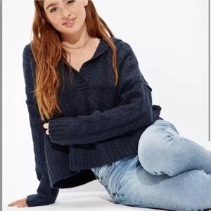 American Eagle navy blue hooded cable knit sweater v neck